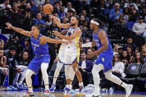 开云-库里在巴黎圣日耳曼比赛中问鼎冠军，挺进下一轮引发热议！的简单介绍