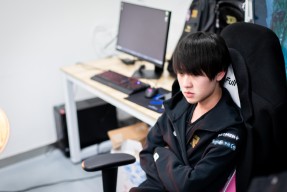 开云体育-关于穆古鲁扎巅峰对决，Doinb与40激战TL分钟，比分优势明显胜负难料！的信息